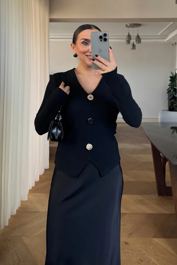 V-Neck Ribbed Long-Sleeved Blouse