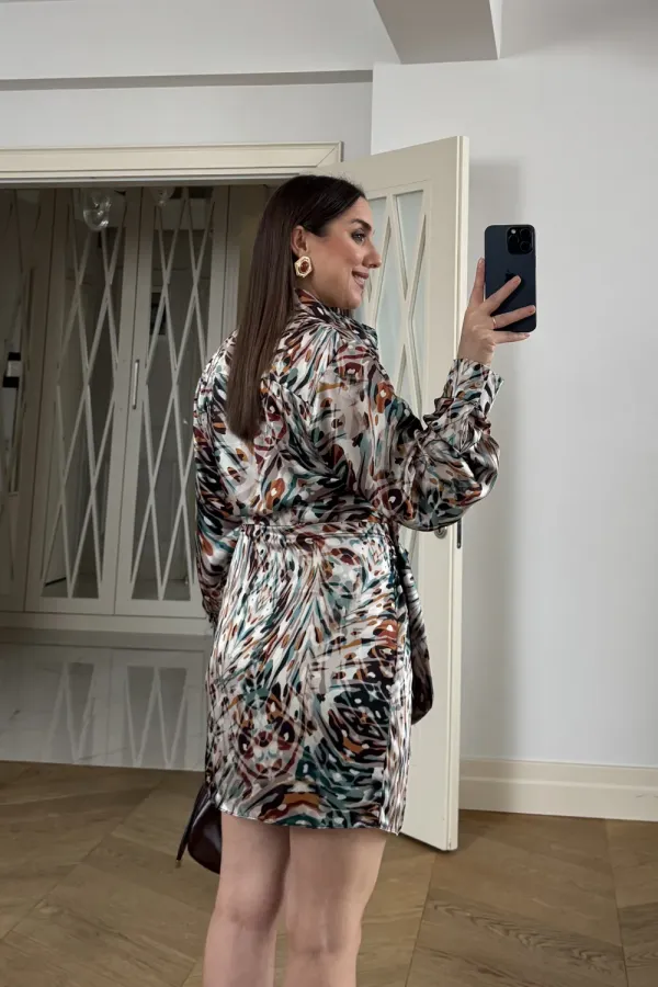 Kruvaze Bağlamalı Desenli Saten Midi Elbise