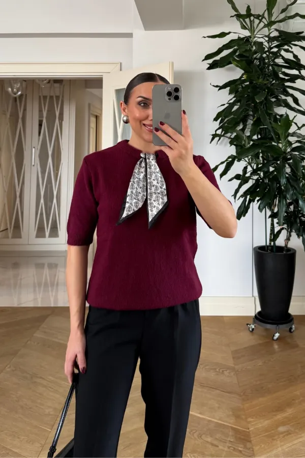 Short-Sleeved Knitted Sweater with Scarf