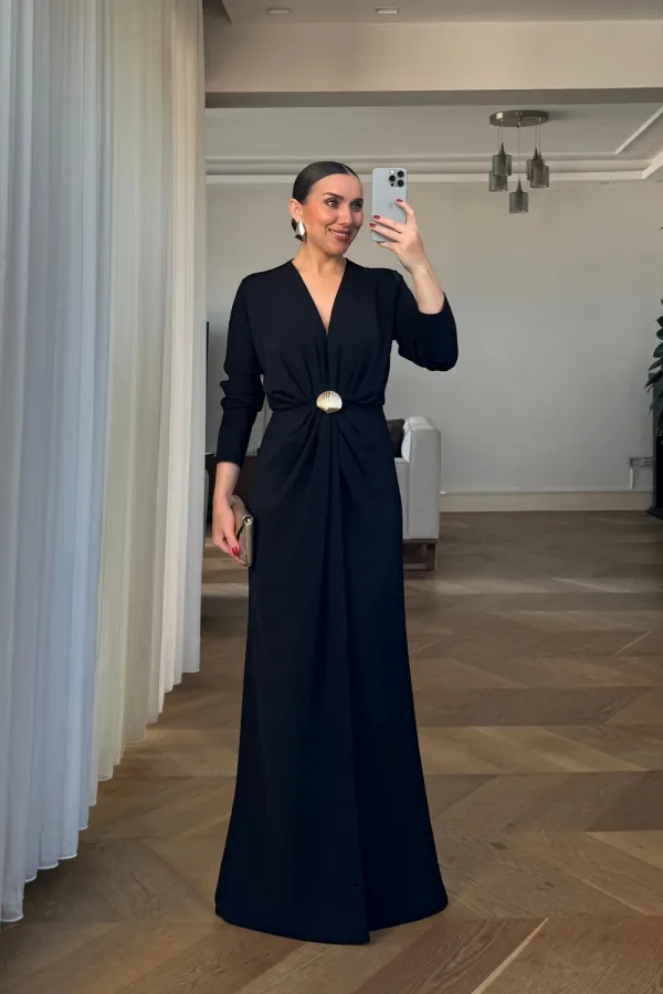 V Yaka Toka Detaylı Uzun Kollu Elbise