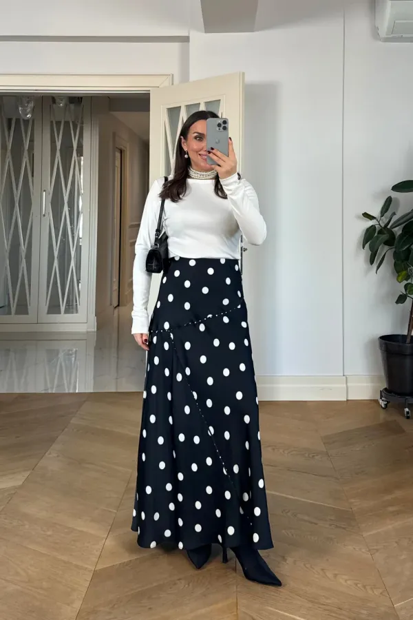 Jupe en satin à pois avec taille élastiquée