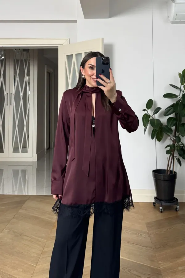 Chemisier à manches longues et col mandarin orné de dentelle