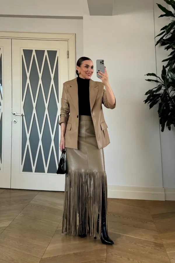 Suni Deri Püskül Detaylı Mini Etek