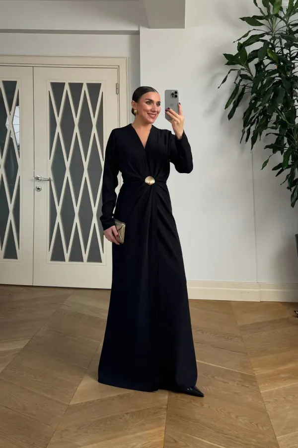 V Yaka Toka Detaylı Uzun Kollu Elbise