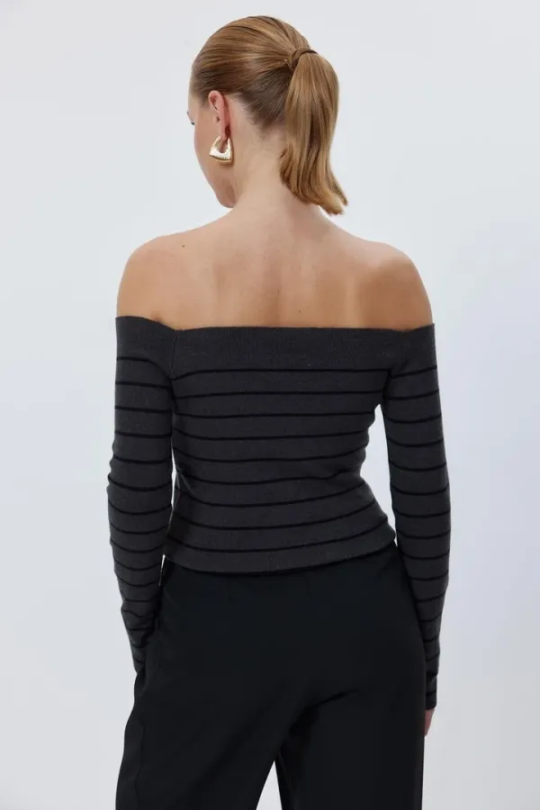 Kayık Yaka Çizgili Triko Kadın Kazak