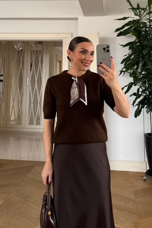 Short-Sleeved Knitted Sweater with Scarf Short-Sleeved Knitted Sweater with Scarf