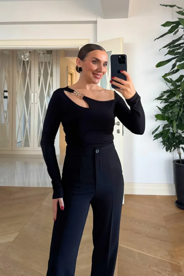 Asimetrik Yaka Uzun Kollu Bluz