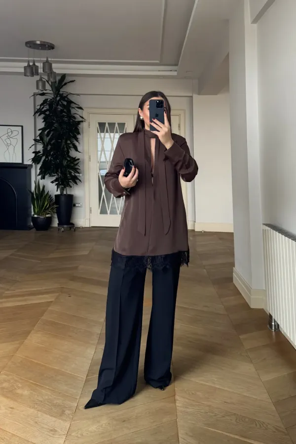 Hakim Yaka Dantel Detaylı Uzun Kollu Bluz