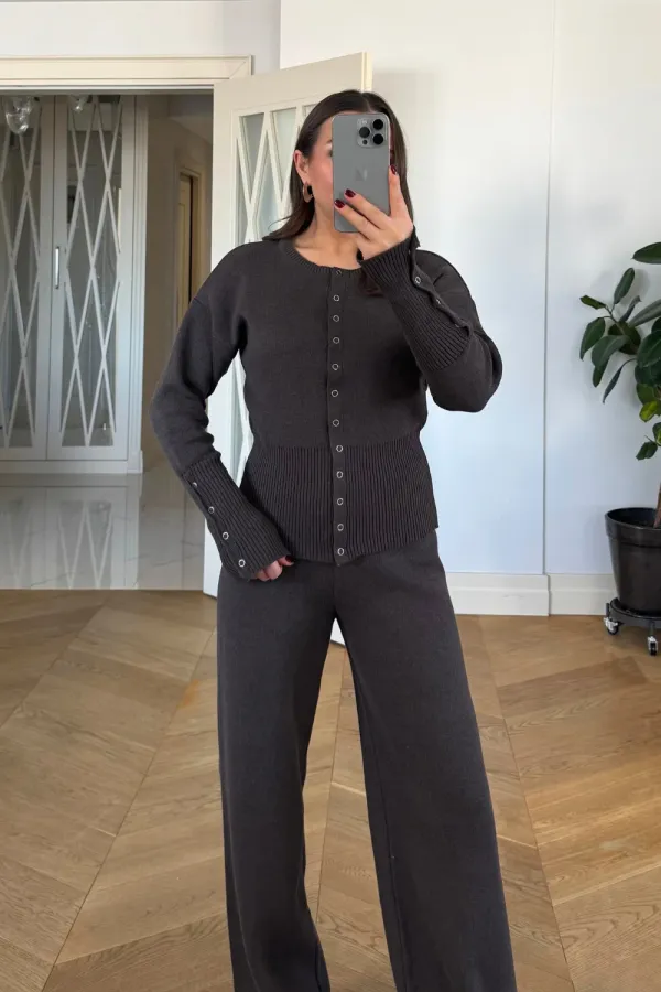 Bisiklet Yaka Çıtçıt Detaylı Triko Takım