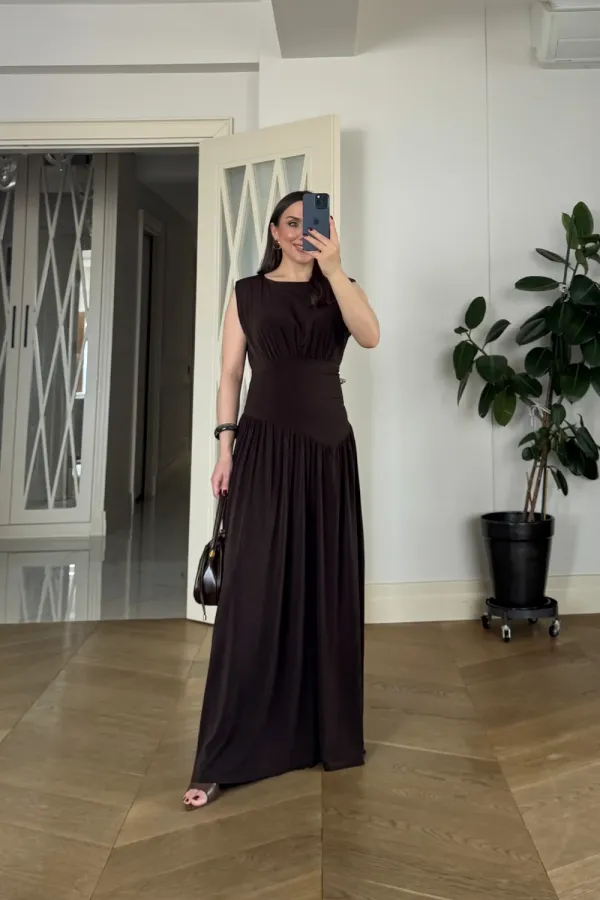 Büzgü Detaylı Sıfır Kol Uzun Elbise