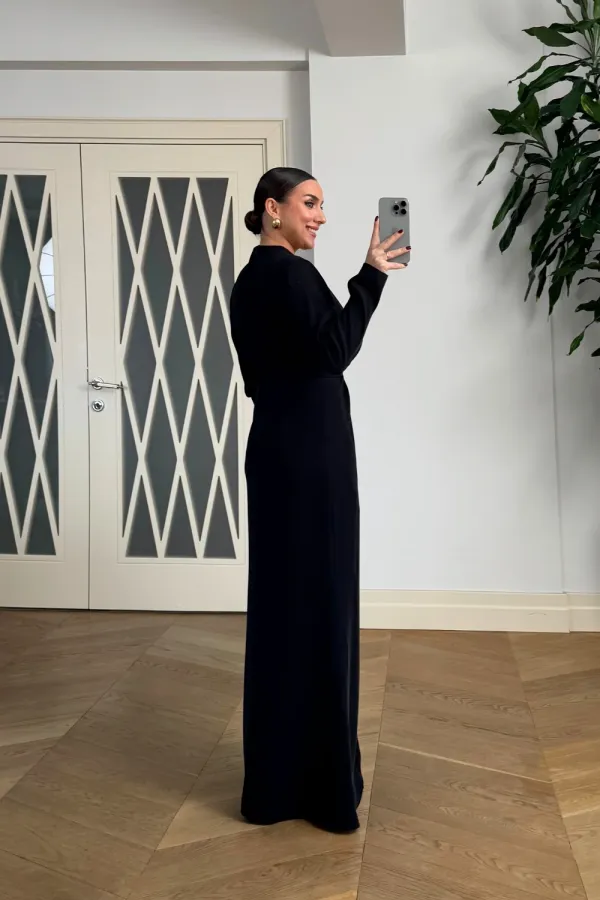 V Yaka Toka Detaylı Uzun Kollu Elbise