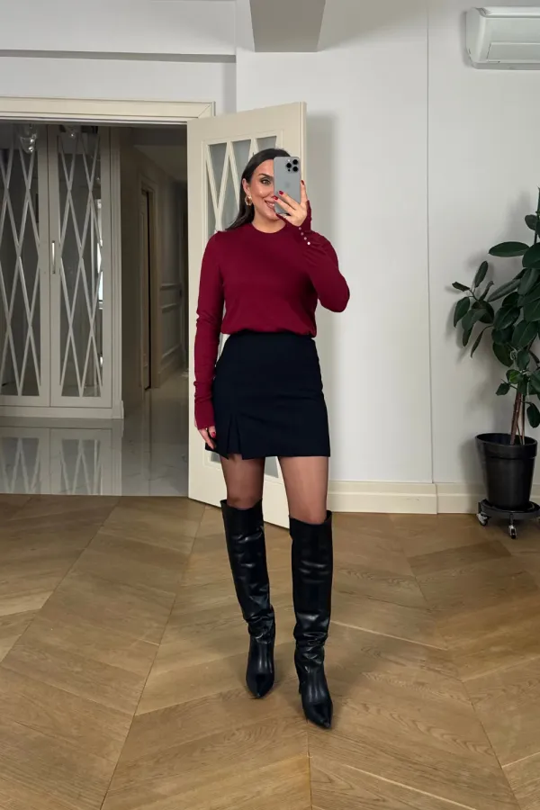 Mini-jupe courte avec détail fendu