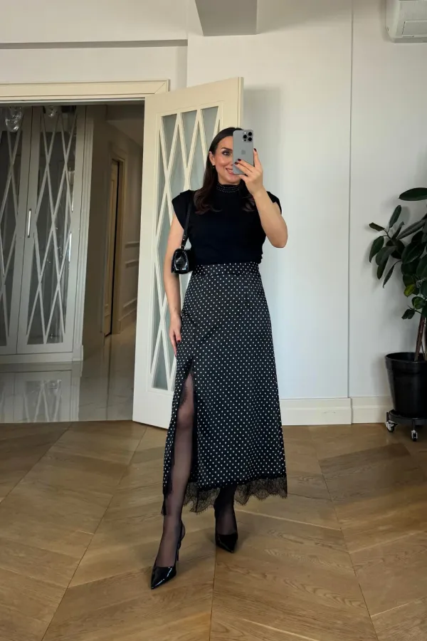 Dantel Detaylı Puantiyeli Midi Etek