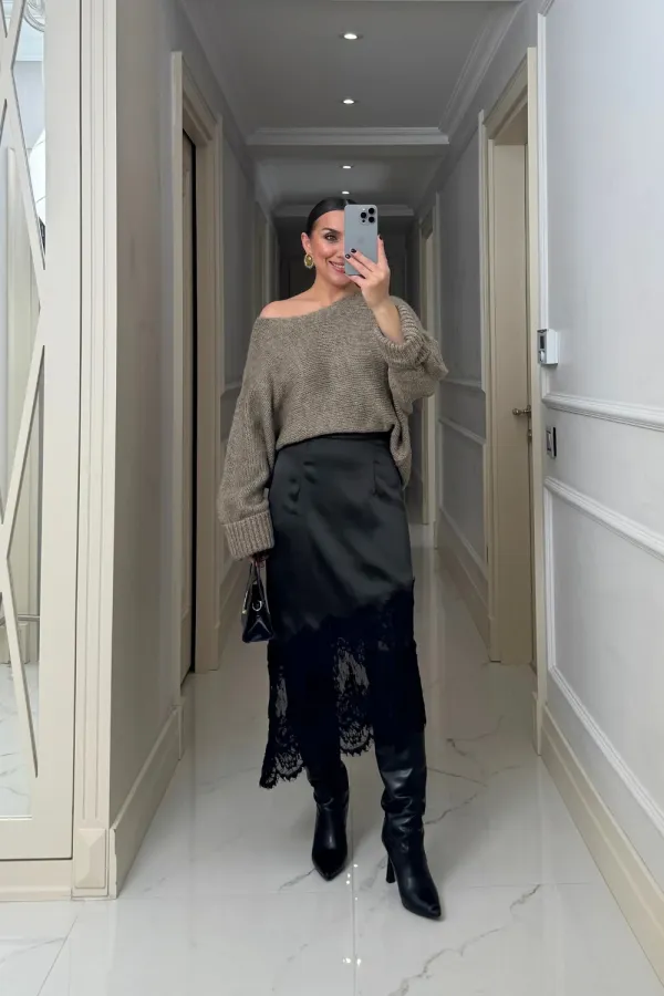 Asimetrik Kesim Dantel Detaylı Saten Etek