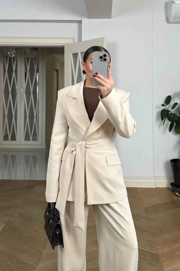 Fular Detaylı Blazer Kadın Ceket