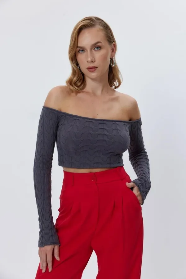 Pull court en maille à col bateau pour femme