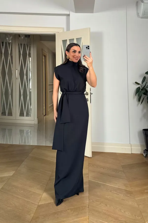 Dik Yaka Sırt Dekolteli Uzun Elbise