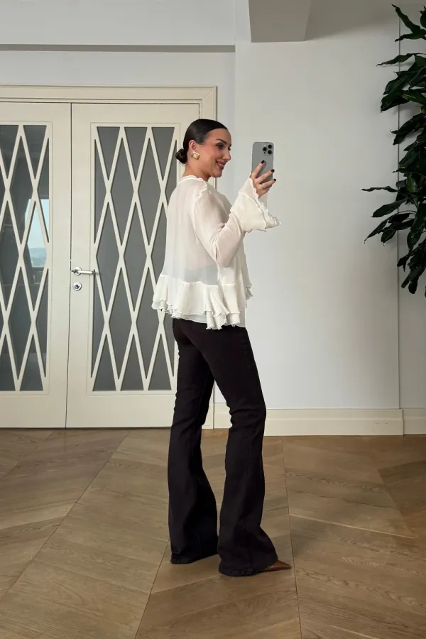 Bağcık Detaylı Fırfırlı Uzun Kollu Bluz