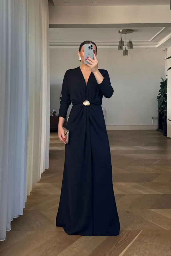 V Yaka Toka Detaylı Uzun Kollu Elbise