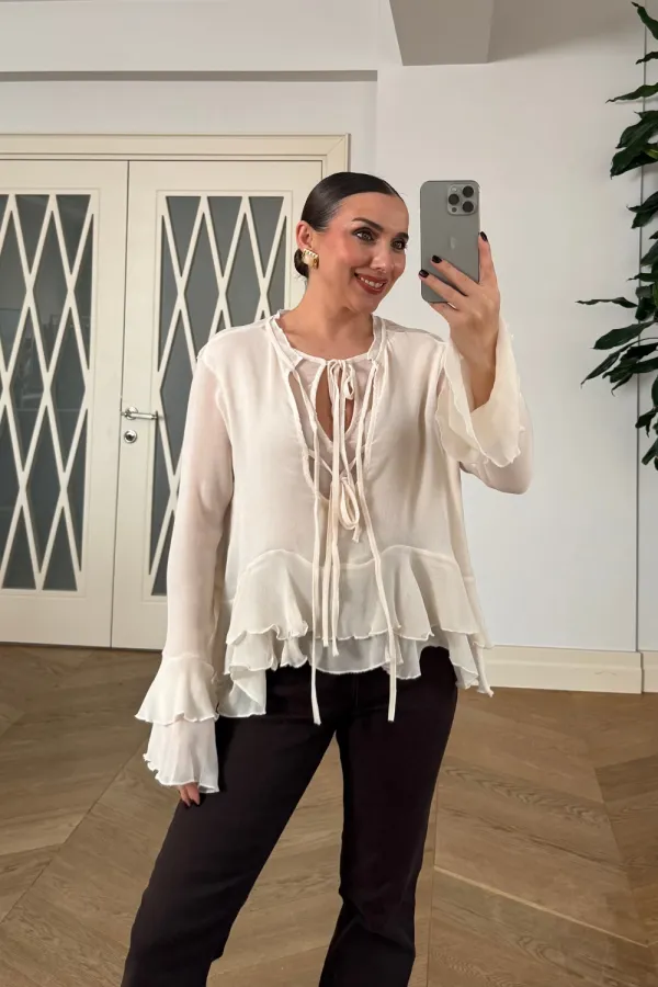 Bağcık Detaylı Fırfırlı Uzun Kollu Bluz