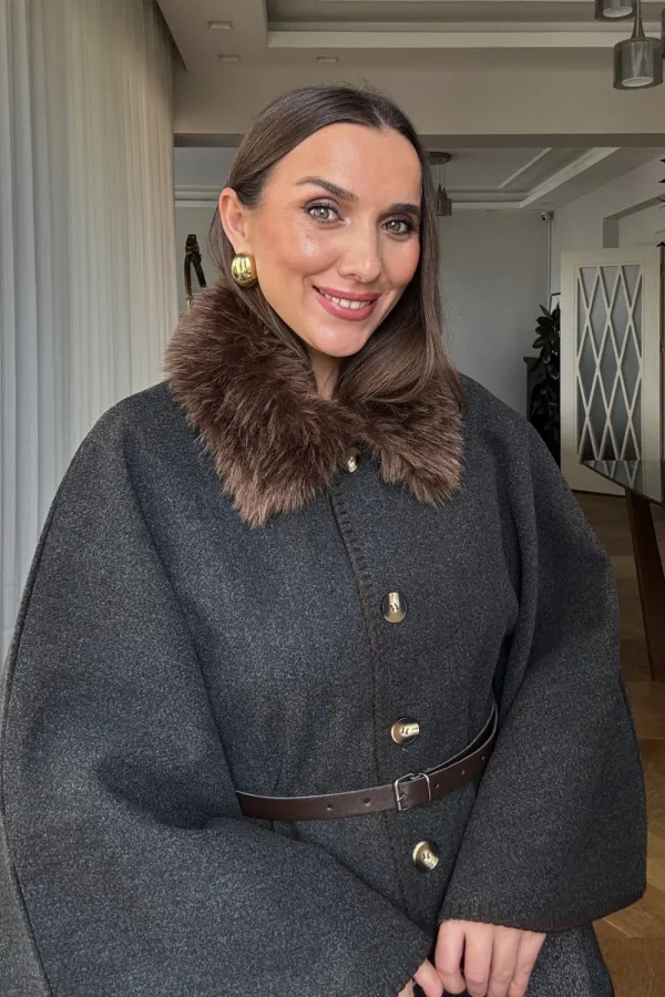 Dikiş Detaylı Suni Kürklü Kaşe Panço