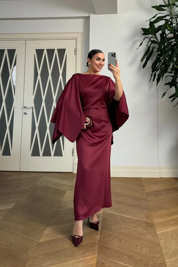 Kayık Yaka Kol Detaylı Saten Elbise