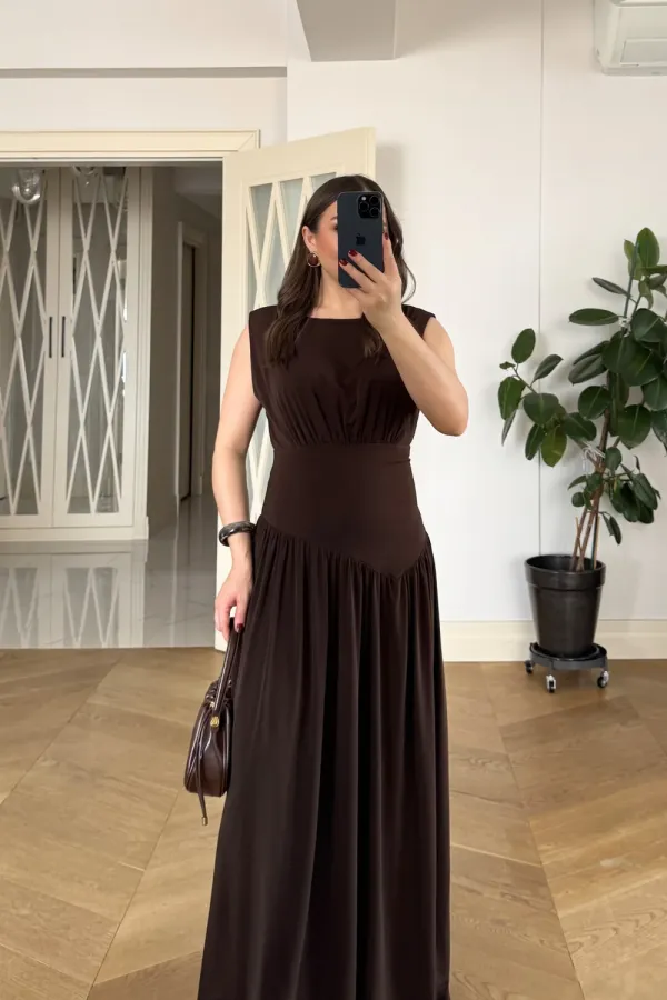 Büzgü Detaylı Sıfır Kol Uzun Elbise