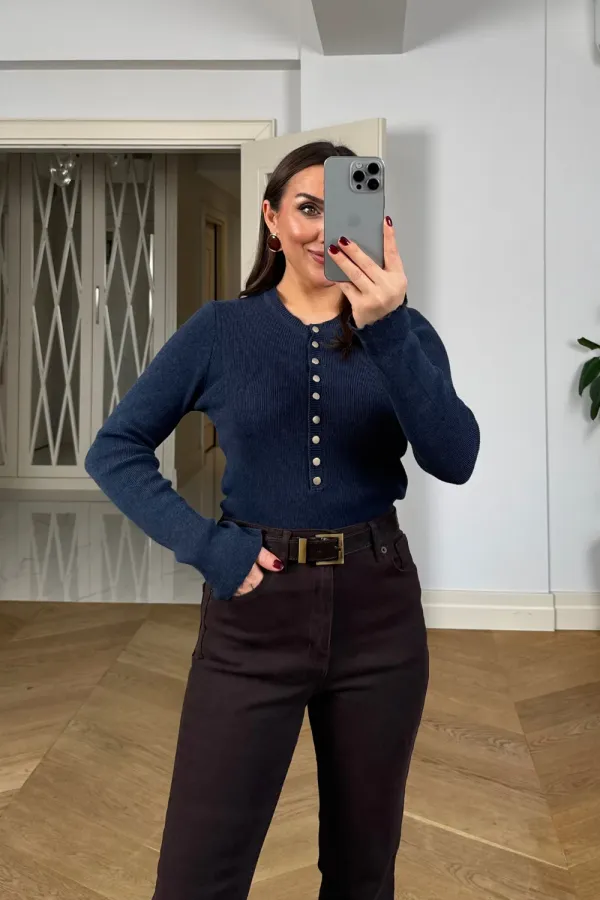 Çıtçıtlı Fitilli Triko Kazak