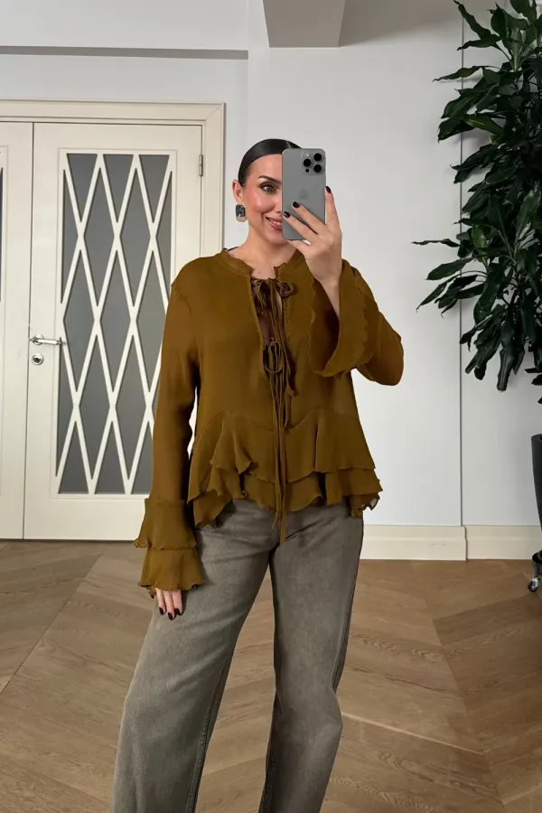 Bağcık Detaylı Fırfırlı Uzun Kollu Bluz