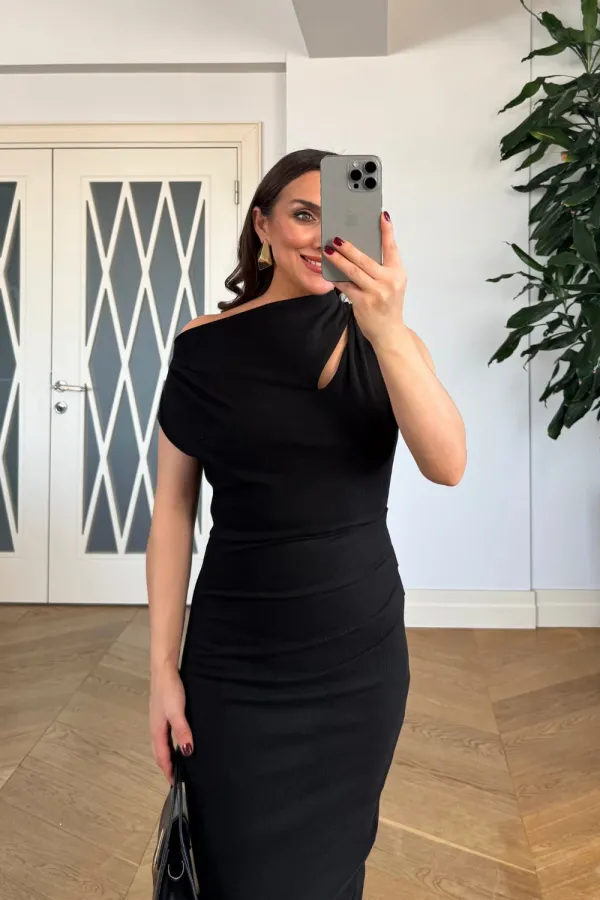 Degaje Yaka Sıfır Kol Kadife Dokulu Elbise