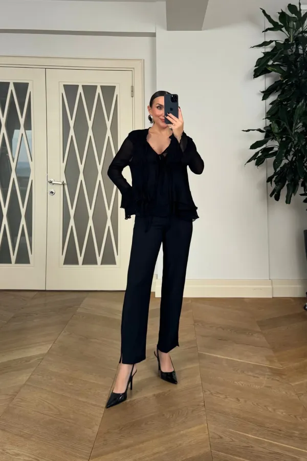 Bağcık Detaylı Fırfırlı Uzun Kollu Bluz