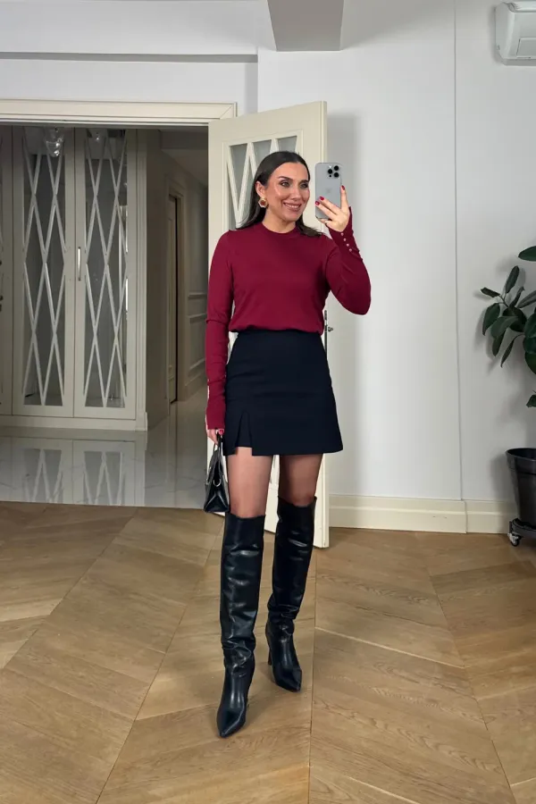 Mini-jupe courte avec détail fendu