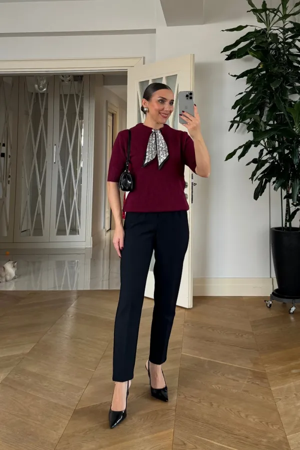 Short-Sleeved Knitted Sweater with Scarf