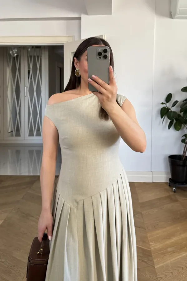 Kayık Yaka Pile Detaylı Midi Elbise