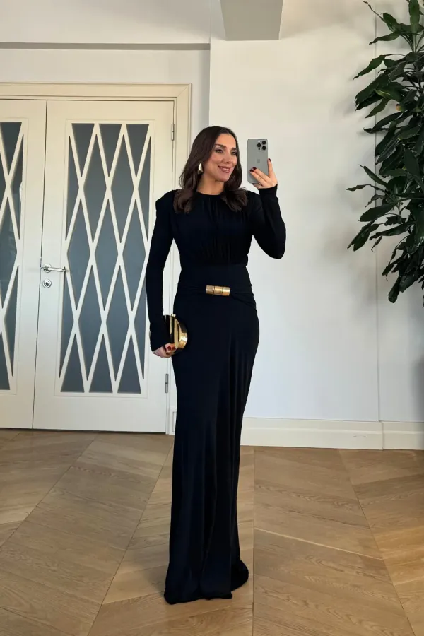 Büzgü Detaylı Vatkalı Uzun Elbise