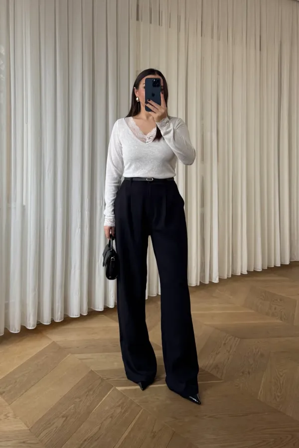 V Yaka Dantel Detaylı Bluz