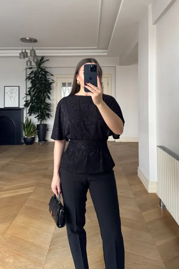 Bağlama Detaylı Kısa Kollu Bluz