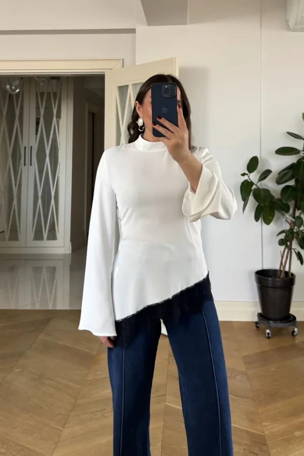 Dik Yaka Dantel Detaylı Asimetrik Bluz