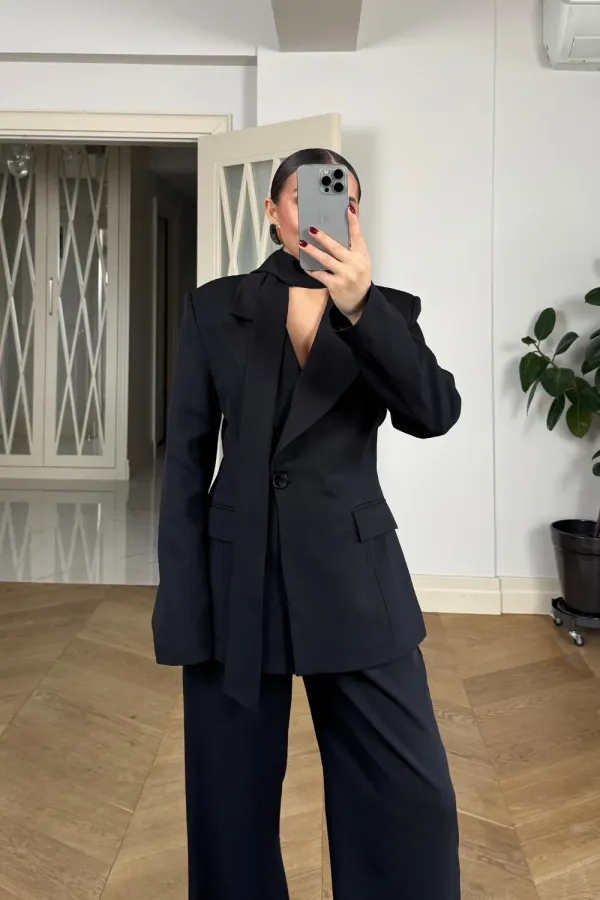 Fular Detaylı Blazer Kadın Ceket