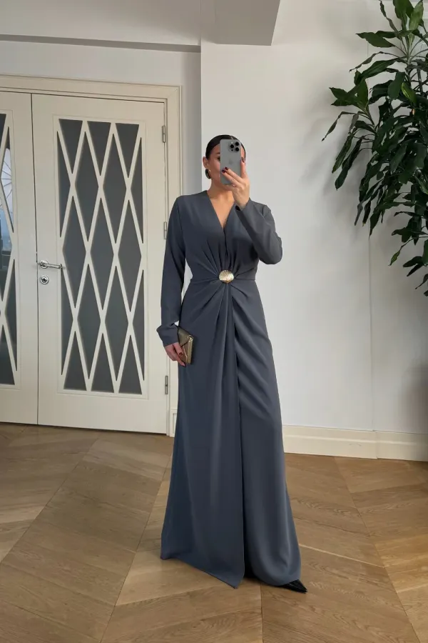 V Yaka Toka Detaylı Uzun Kollu Elbise