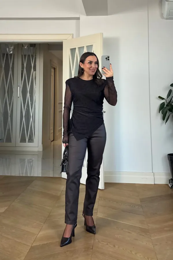 Vatkalı Büzgü Detaylı Tül Bluz