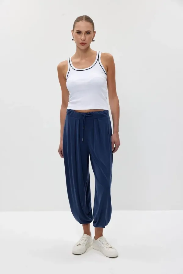 U Yaka Biyeli Kadın Atlet