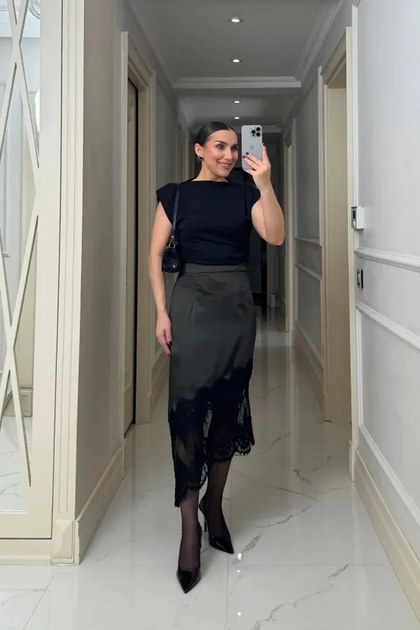 Asimetrik Kesim Dantel Detaylı Saten Etek