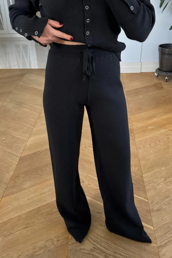 Bisiklet Yaka Çıtçıt Detaylı Triko Takım