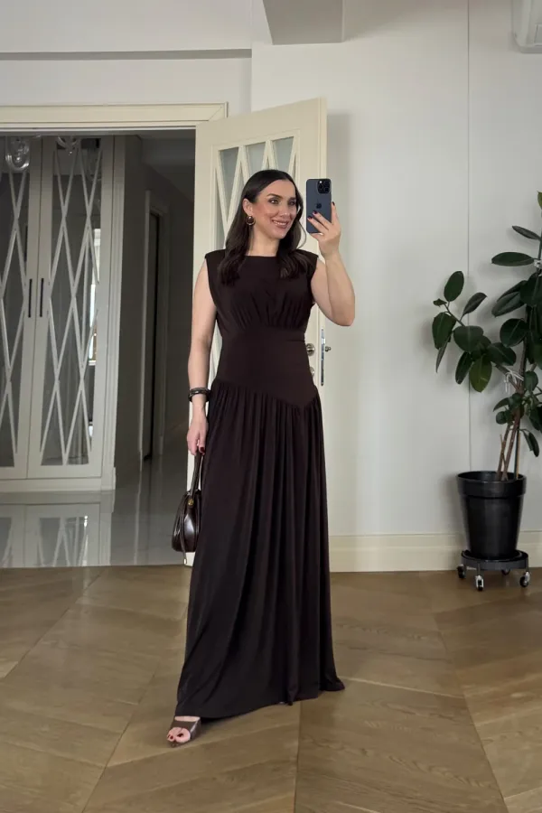 Büzgü Detaylı Sıfır Kol Uzun Elbise