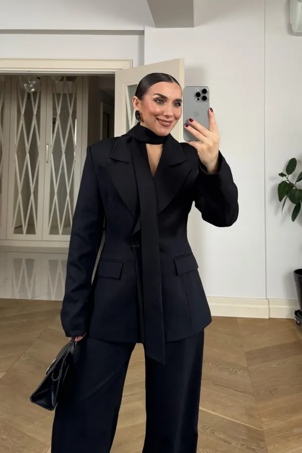Fular Detaylı Blazer Kadın Ceket