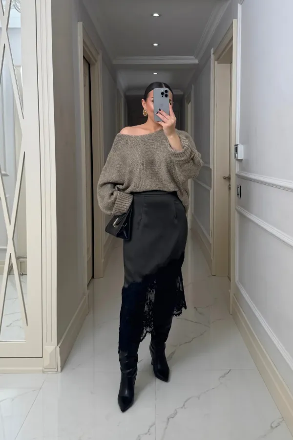 Asimetrik Kesim Dantel Detaylı Saten Etek