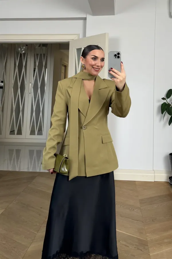 Fular Detaylı Blazer Kadın Ceket