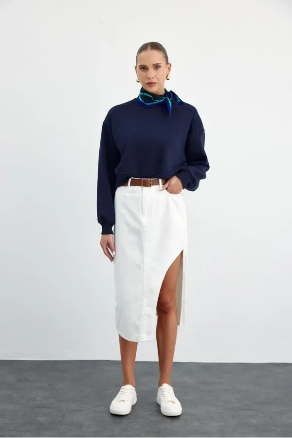 Asimetrik Yırtmaç Detaylı Midi Kot Etek