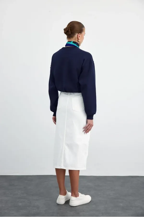 Asimetrik Yırtmaç Detaylı Midi Kot Etek